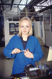 Technicienne en m&eacute;canique