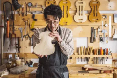 Luthier / Luthière