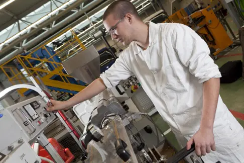 Technicien / Technicienne plasturgiste